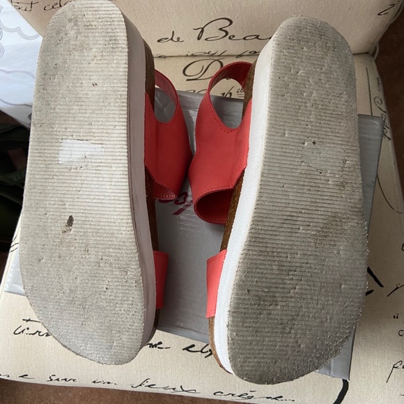 Sandal - Picture 3 of 5